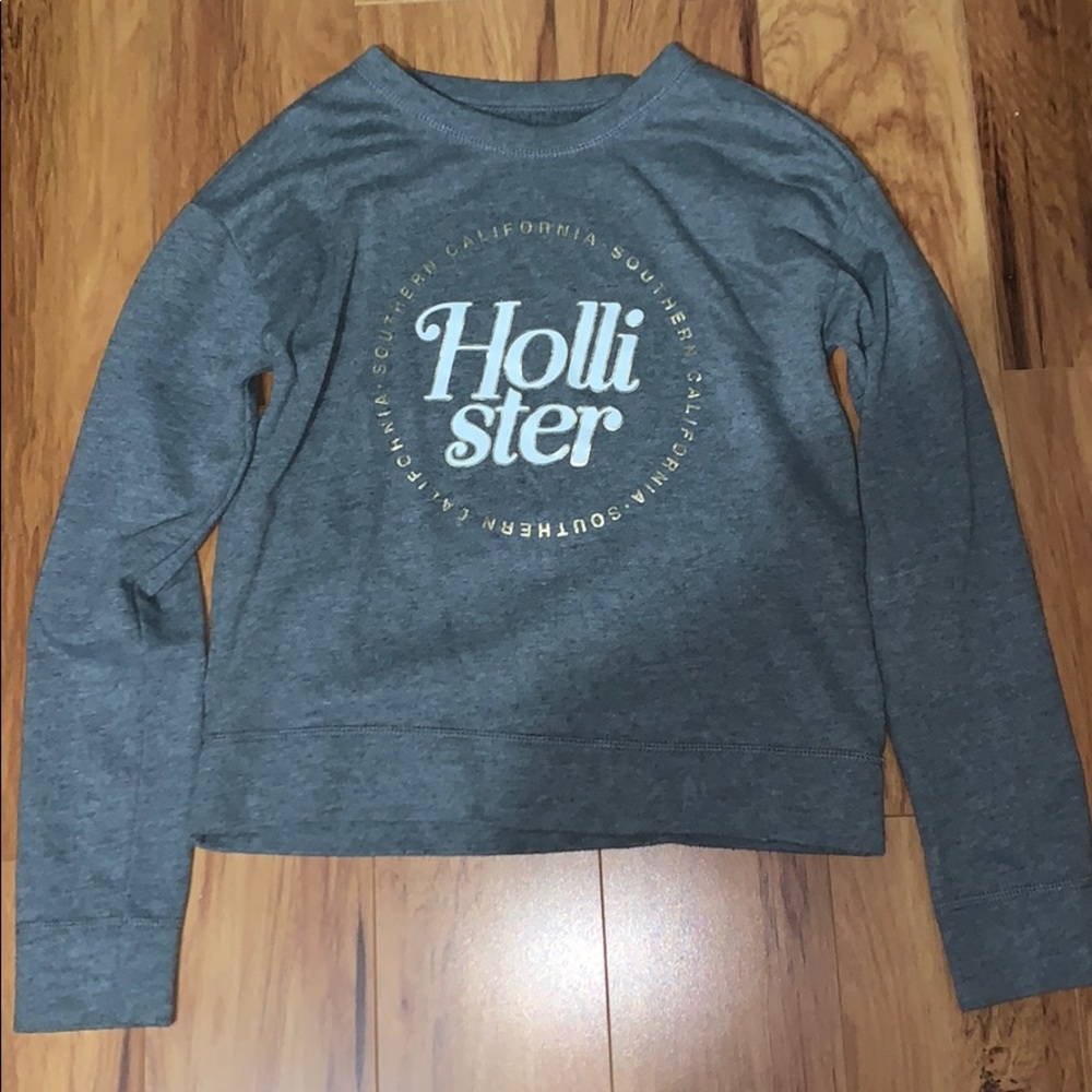 Grey long sleeve Hollister shirt size small